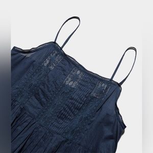 NE QUITTEZPAS lace flower navy blue top p30-30